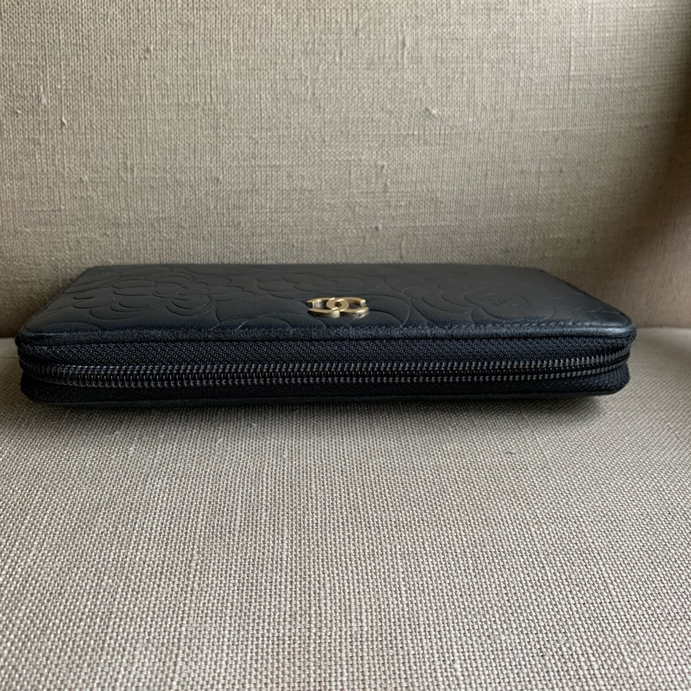 Chanel black zippy camellia wallet with auth card - Picture 3 of 12